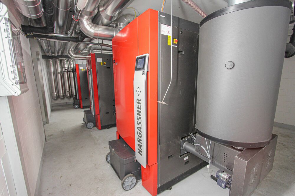 Drei Pelletkessel versorgen 140 Wohneinheiten mit Wärme: zwei mit je 250 kW, einer mit 330 kW.